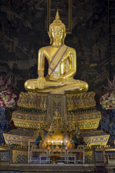 Golden Buddha statue, Bhumispara-mudra, Buddha Gautama at the moment of enlightenment, Wat