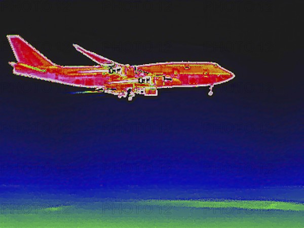 Aircraft on approach, Boeing 747, thermal image or thermography, symbol photo, interpolated.