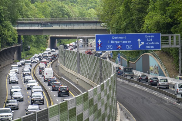 Motorway construction site on the A52 in Essen, complete refurbishment of the carriageways in both
