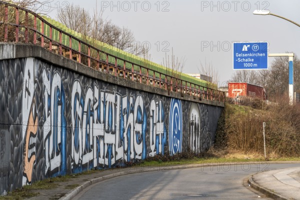 Large-format mural, graffiti, of the Schalke fan scene, below the A42 motorway,