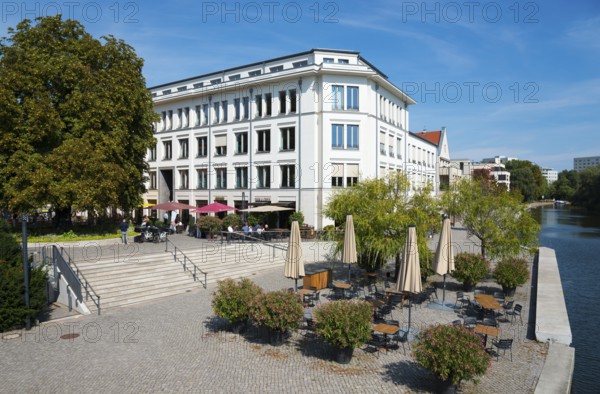 Relaxed café with terrace and view of the tranquil riverbank, Otto-Braun-Platz, Haveluferpromenade,
