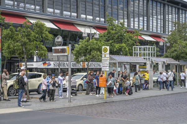 Bus stop, waiting people, Bahnhof Zoo, Hardenbergplatz, Charlottenburg, Berlin, Germany, Europe
