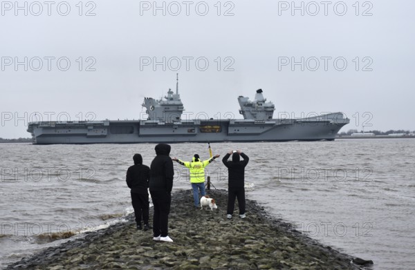 Aircraft carrier HMS Queen Elizabeth on the Elbe between Hamburg and the North Sea,