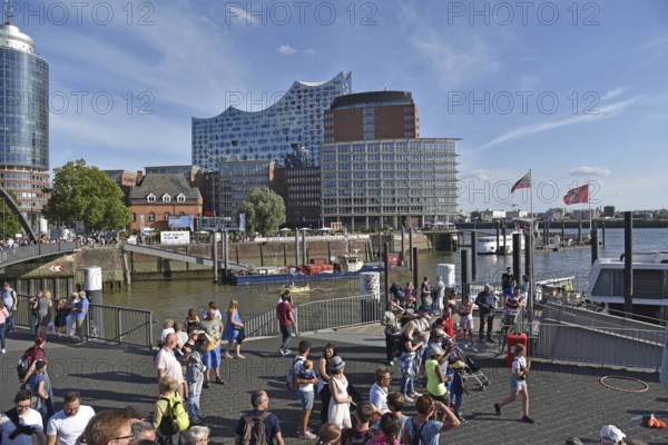 Europe, Germany, Hanseatic City of Hamburg, Jan Fedder Promenade, St. Pauli Landungsbrücken, Elbe