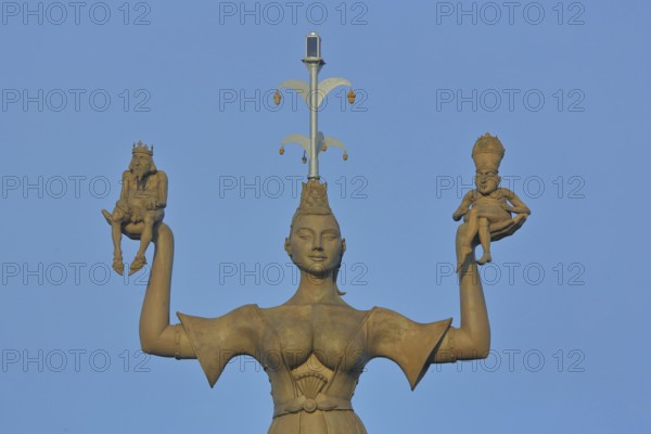 Sculpture Imperia by Peter Lenk 1993, detail, figures, woman in outstretched arms holding two