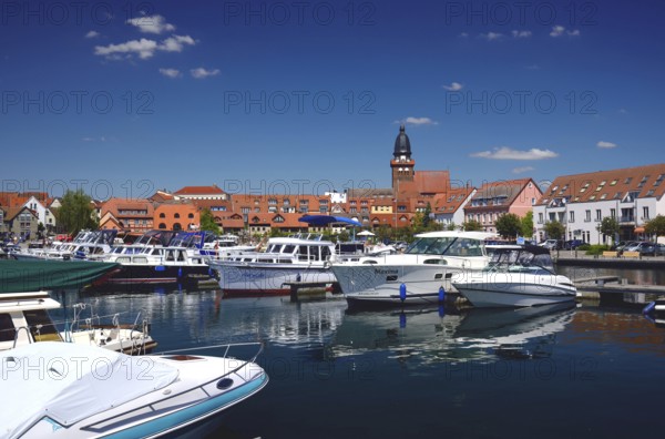 Europe, Germany, Mecklenburg-Western Pomerania, Waren an der Müritz, Binnenmüritz with marina, View