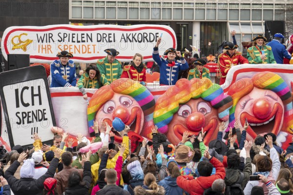 Rose Monday parade in Düsseldorf, themed floats of carnival societies and other participants in the