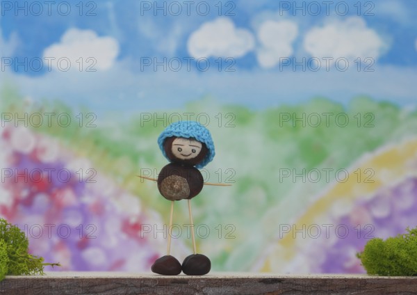 Chestnut figure with hat in the studio
