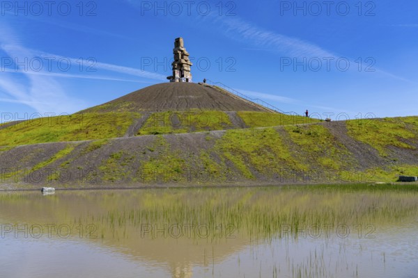 Rheinelbe spoil tip in Gelsenkirchen, 100 metre high spoil tip, landscape park, with the sculpture