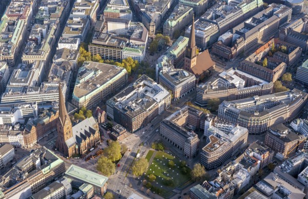 Hammaburgplatz, square, cathedral square, open space, centre, cultural history, St. Petri, St.