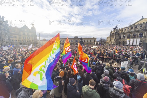 160 organisations and initiatives demonstrated against the right in Dresden on Saturday. Around 10,