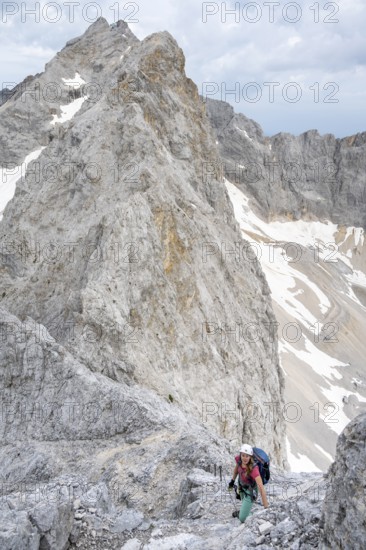 Mountaineer on the Jubiläumsgrat between Zugspitze and Alpspitze, high mountains, Wetterstein