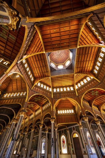 Interior view, Basílica de Nuestra Señora de Los Ángeles, Cartago, Costa Rica, Central America