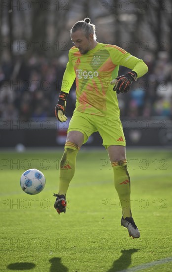 Goalkeeper Remko Pasveer Ajax Amsterdam (01) Action on the ball Robert-Schlienz-Stadion, Stuttgart,