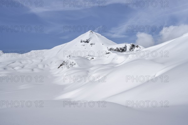 Mountain landscape with snow, summit Mittaghorn, ascent to Wildstrubelhütte, Bernese Alps,