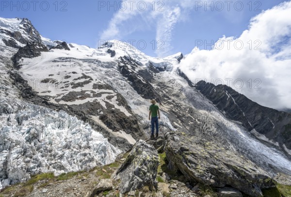 Mountaineers on the glacier, High alpine glaciated mountain landscape, La Jonction, Glacier des