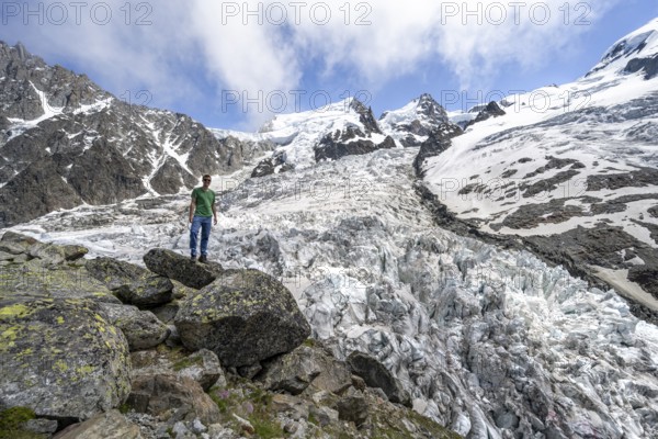 Mountaineers on the glacier, High alpine glaciated mountain landscape, La Jonction, Glacier des
