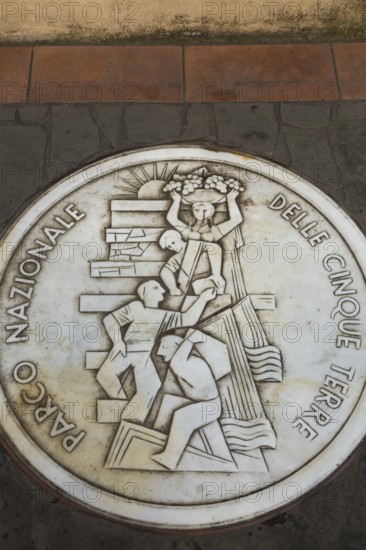 Round white marble plaque inscribed with the Italian words Parco Nazionale Delle Cinque Terre