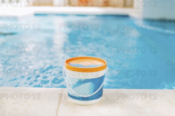 Algicide powder for cleaning and purifying swimming pools. Chemical algicide for cleaning and