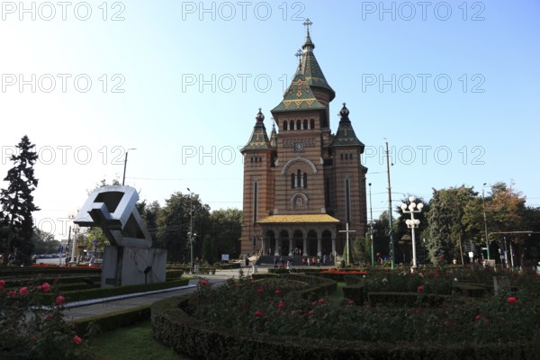 Banat, Timisoara, Timisoara, Orthodox Cathedral and monument to the 1989 revolution at Piata