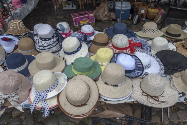 Market stall with straw hats for ladies, at the weekly market market, market square, Wismar,