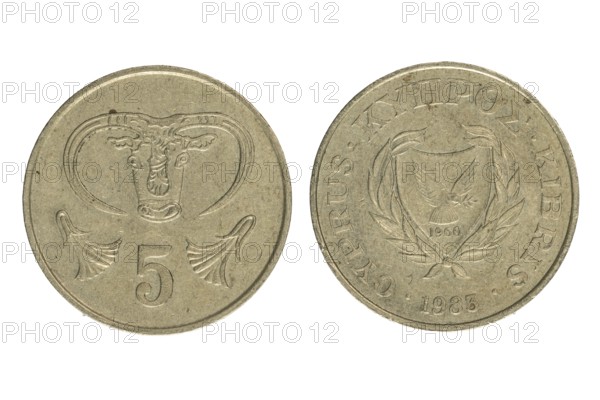 Cypriot coin, with shield symbol and year 1983, 5 cents, obverse and reverse