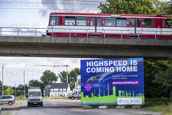 Advertising for the high-speed fibre optic network of the Duisburg provider Duisburgcity.com, at a