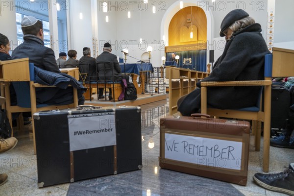 Suitcase march in Recklinghausen, for the 2nd time over 500 people walk through Recklinghausen,
