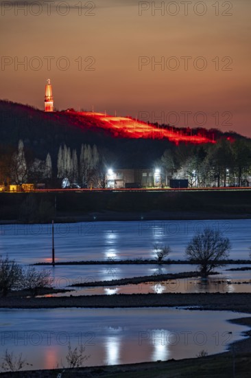 Rhine near Duisburg-Beeckerwerth, Rheinpreussen spoil tip in Mörs, spoil tip sign Das Geleucht,