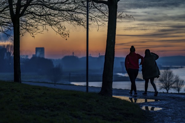 Rhine near Duisburg-Bruckhausen, walkers on the Rhine dyke, winter, Duisburg, North