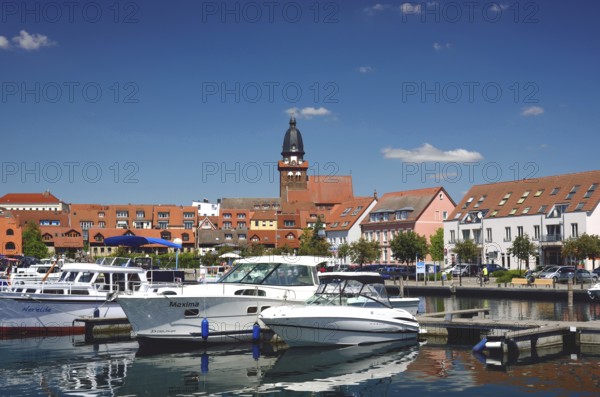 Europe, Germany, Mecklenburg-Western Pomerania, Waren an der Müritz, Binnenmüritz with marina, View