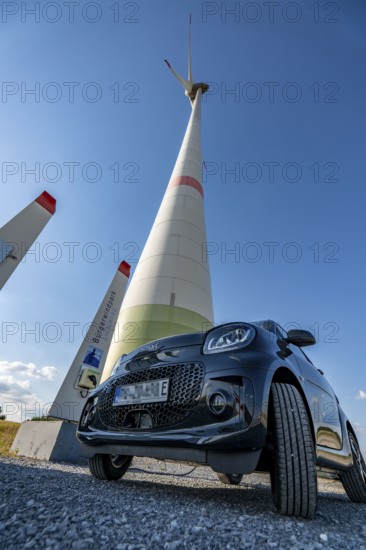 Bürgerwindpark Westernfeld-Buchgarten, near Lichtenau, 11 wind turbines, free charging station for