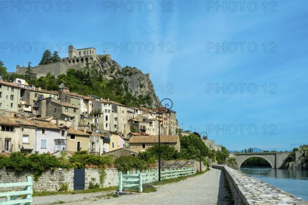 Sisteron. View of the city at the foot of the Citadel. Alpes-de-Haute-Provence. Provence-Alpes-Côte