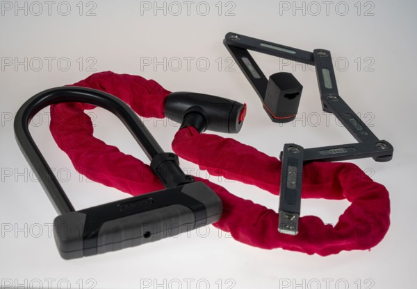 Various bicycle locks, U-lock, chain lock, folding lock