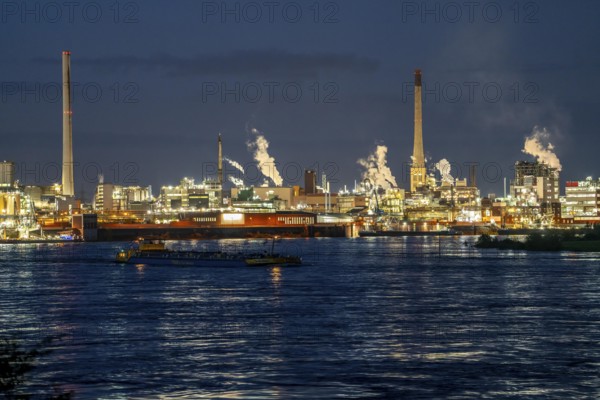 Chempark Krefeld-Ürdingen, around 40 companies are located in the chemical park on the Rhine, there