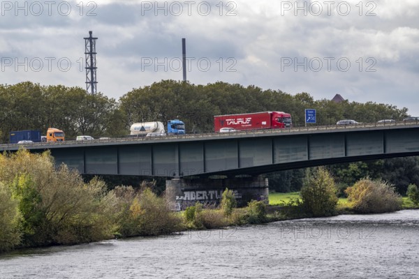 The Berlin Bridge, motorway A59, over the Duisburg port area, 1.8 km long, has a remaining useful