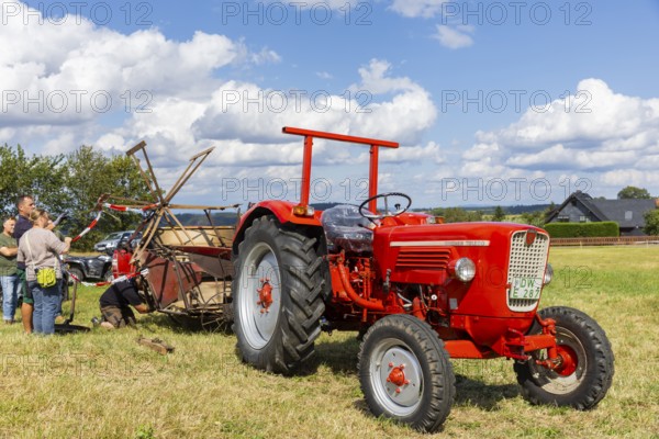 The Cunnersdorf village association presented historical harvesting techniques in agriculture,