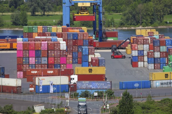 Duisburg, Ruhr area, North Rhine-Westphalia, Germany, container terminal in the port of Duisburg on