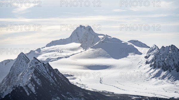 Mountain peaks and glaciers in the morning light, Gurgler Ferner with Hochwilde peak, Ötztal nature
