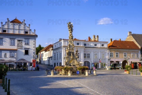 Kornplatz, with Trinity Column, Langenlois, Waldviertel, Lower Austria, Austria, Europe