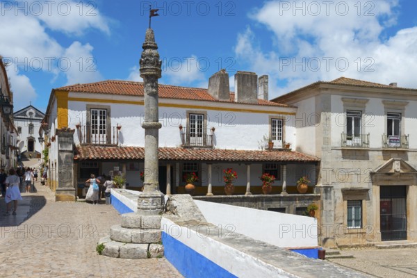 Idyllic street scene with old buildings, café and relaxed passers-by, Pelourinho de Óbidos,