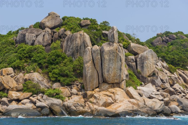 Granite rocks on the coast of Koh Tao, island, holiday island, tropical, tropics, holiday paradise,