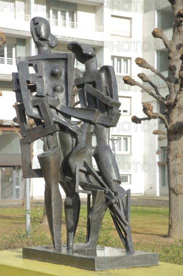 Cubist sculpture Le Couple by Ossip Zadkine 1986, couple, married couple, modern art, steel