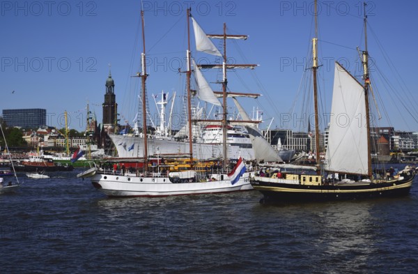 Europe, Germany, Hamburg, Elbe, harbour birthday, parade in front of the Elbe Philharmonic Hall,