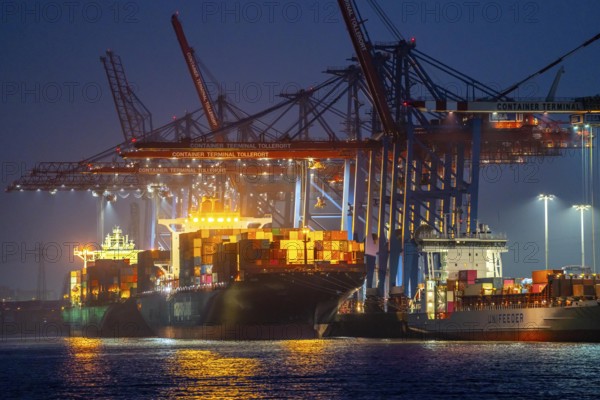 Container terminal Tollerort, container ships are loaded and unloaded, one of 4 container terminals