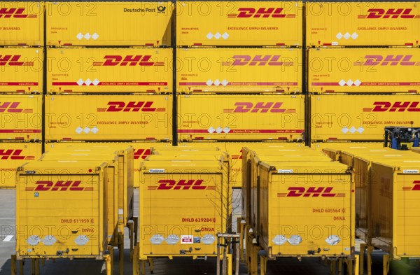 DHL, Deutsche Post, parcel centre, warehouse for freight containers, Krefeld, North