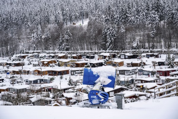 Winterberg campsite, many permanent campers, snow cannon in the Erlebnisberg Kappe winter sports