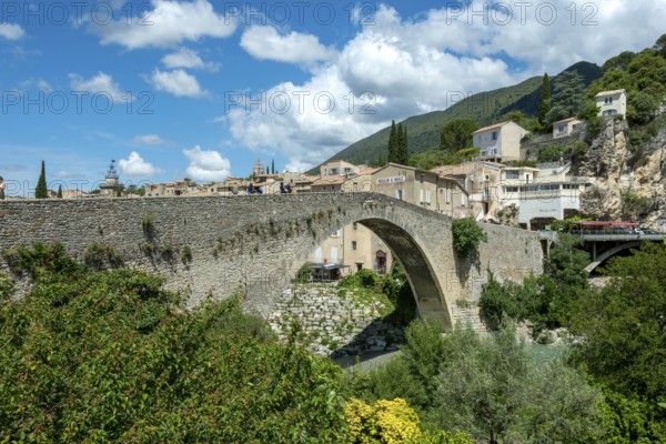 Nyons located in the Baronnies. The old bridge crossing the l'eygues river, Alpes de Haute Provence