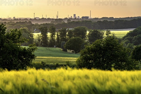 View over the Ruhr valley, to the west, from Mülheim an der Ruhr, in the direction of