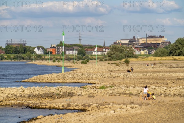 Low water on the Rhine at Duisburg-Homberg, view of Duisburg-Laar, houses on Deichstraße, gasometer